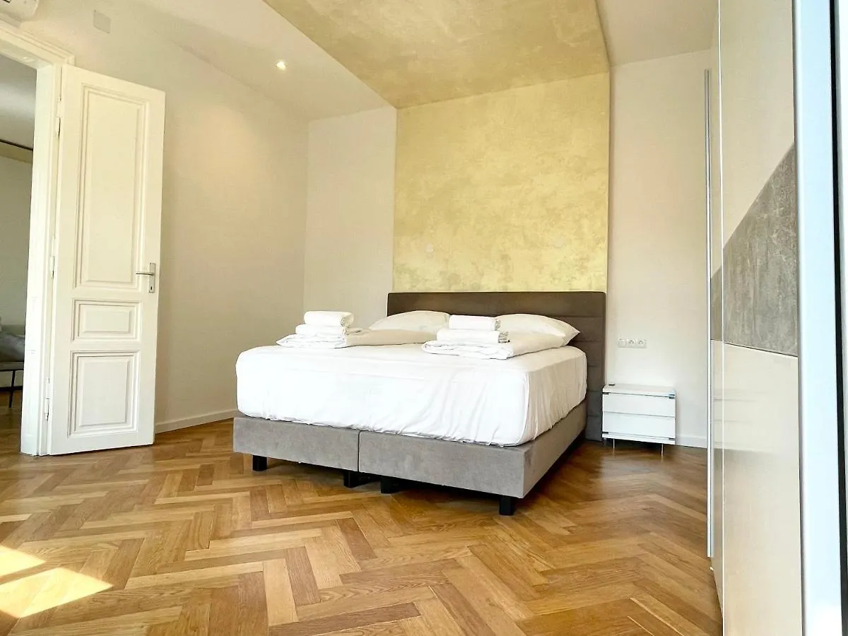 Boutique Apartment At Famous Vienna Kutschkermarkt Austria