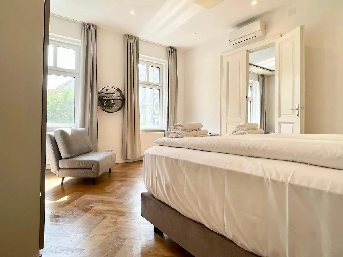 Boutique Apartment At Famous Vienna Kutschkermarkt contacts