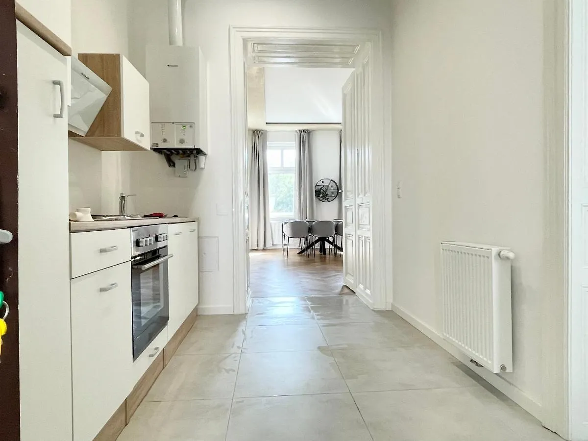 Boutique Apartment At Famous Vienna Kutschkermarkt Austria